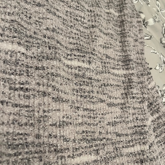 Evereve Gray Tank Top - Picture 2 of 2